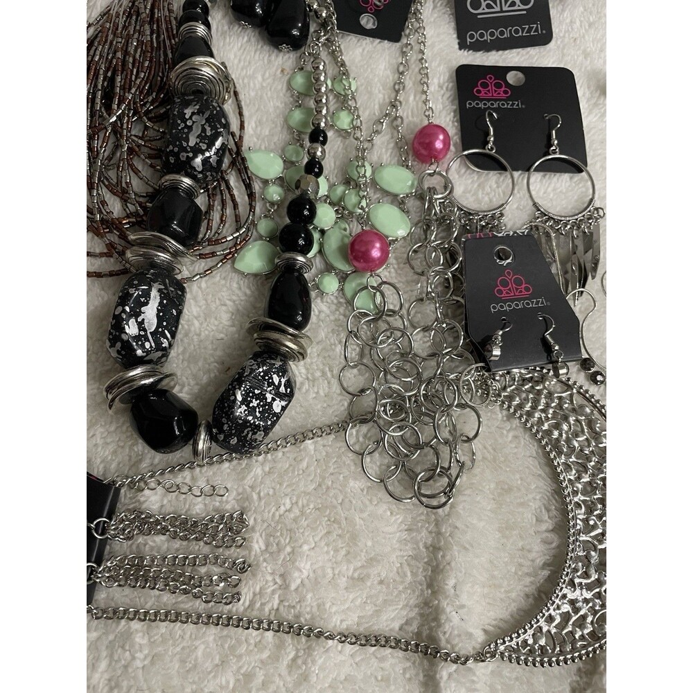Paparazzi Jewelry Lot 12 (24pcsNecklace/earring Sets, 5 Earrings, 1 Bracelet NEW - Picture 7 of 9